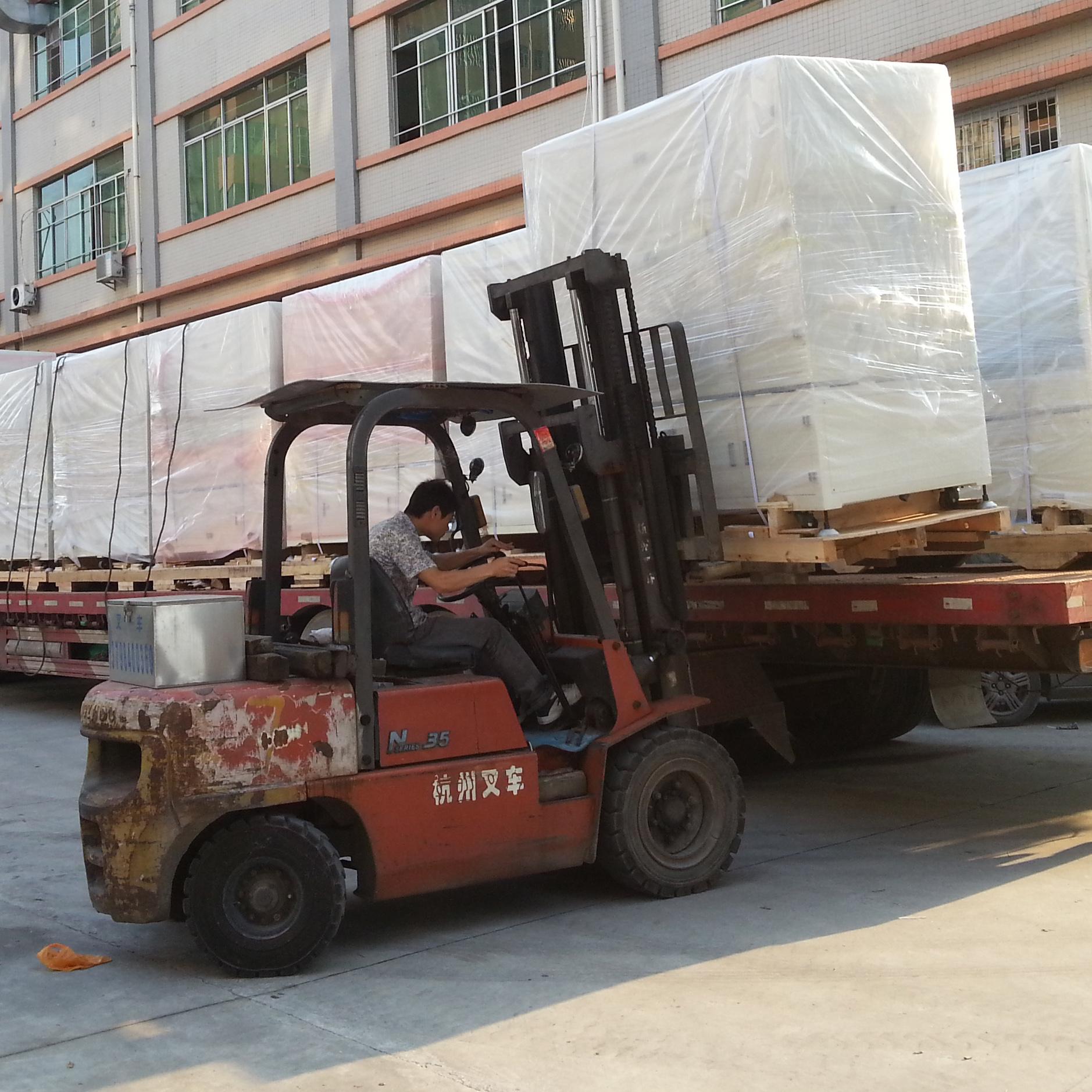 东莞某电子流水线设备木箱包装